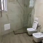 Large アパート *