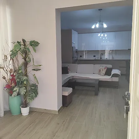 Large Apartment *