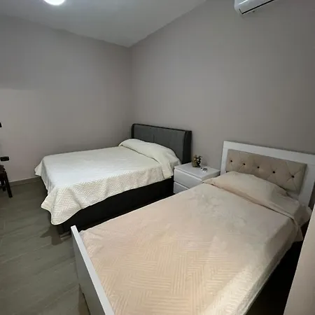 Large * Vlorë