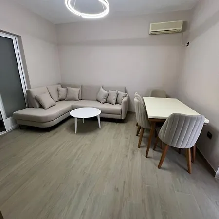 Large Apartment *
